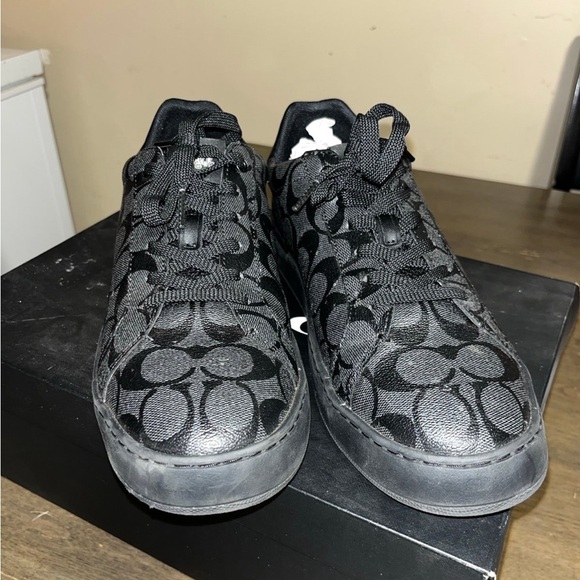 Men’s coach shoe size 10.5 gently used - Picture 1 of 2